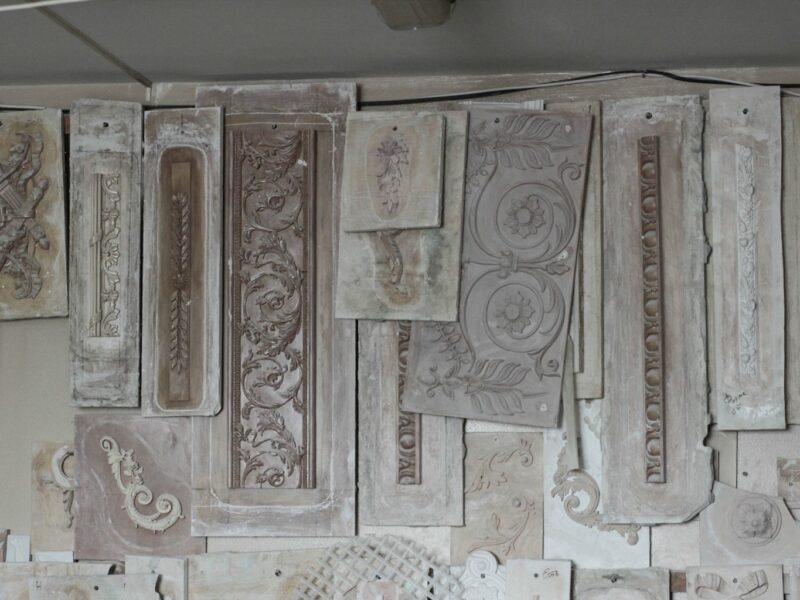 Детали лепнины: от карнизов до колонн — разбор главных элементов